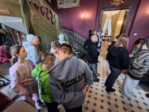 Kocia gra w Ostromecku - tak szacowne pałace chcą przyciągnąć młodzież i dzieci