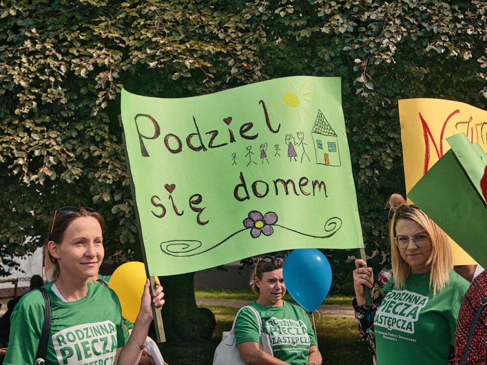 Oto ludzie, którzy dali dzieciom skrzydła. Trzeba ich poznać na wystawie w Miejskim Centrum Kultury