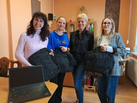 Atos wspiera bydgoskie przedszkola - laptopy dla najmłodszych