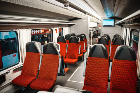 Przekazanie 100. pojazdu PESA dla České dráhy