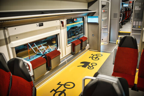 Przekazanie 100. pojazdu PESA dla České dráhy