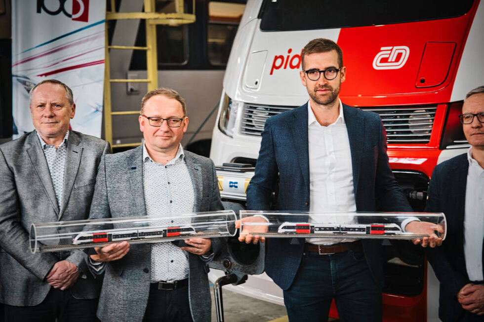 Pojazdy z silnikami Rolls-Royce’a wyjeżdżają z bydgoskiej fabryki. PESA pochwaliła się setnym pojazdem serii 847