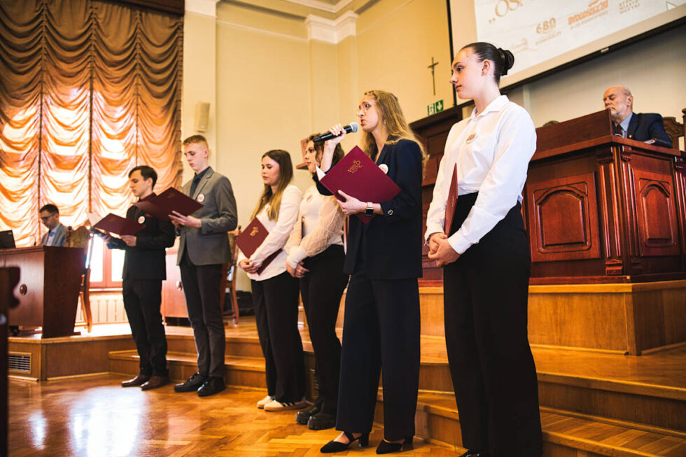 „Sierpień 80 wpisał się na zawsze w historię naszego narodu” – młodzież z VIII LO na sesji Rady Miasta