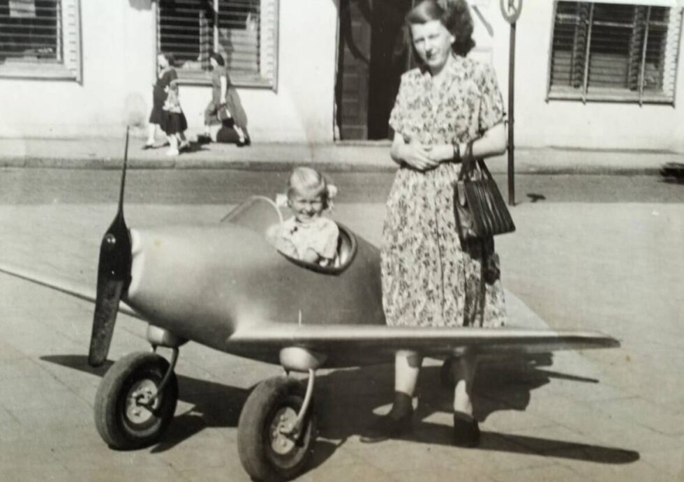 Bydgoszczanie na starych zdjęciach – rok 1954. „Moja siostra miała wtedy fryzurę zwaną Tola”