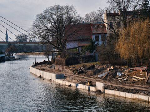Bulwary nad Brdą zmieniają się. Trwa budowa nowego odcinka i drogi dla rowerzystów [ZDJĘCIA]