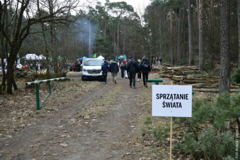 „Aktywni Razem – Wolni od Uzależnień” sprzątają świat. 1500 dzieci w akcji w Bydgoszczy [ZDJĘCIA]