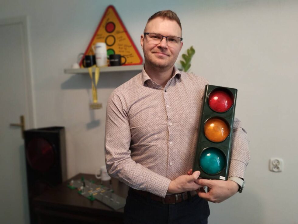 Czerwone, żółte, zielone i… niebieskie!? Czwarte światło, czyli sztuczna inteligencja na skrzyżowaniach