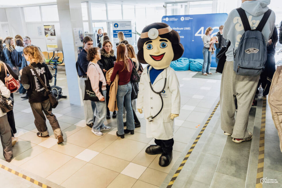 Tłumy przyszłych medyków w Bydgoszczy. Tak wyglądały drzwi otwarte Collegium Medicum [zdjęcia]