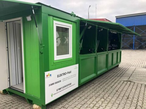 Mobilne Punkty Selektywnej Zbiórki Odpadów Komunalnych. Czym są i co tam można oddać? [LISTA MIEJSC, HARMONOGRAM]