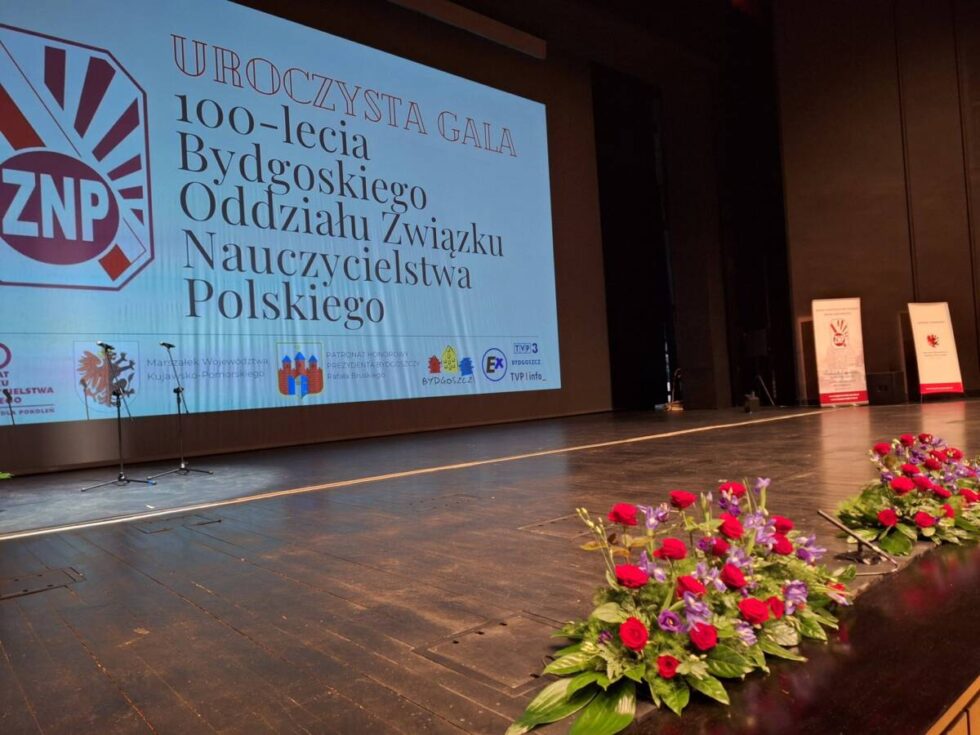 Związek Nauczycielstwa Polskiego w Bydgoszczy obchodzi 100 lat. Jubileusz w Operze Nova. Najstarsza członkini ma 72-letni staż