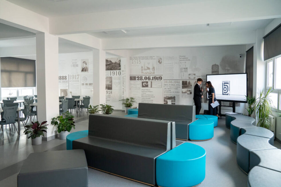 Nowe serce bydgoskiego liceum. Świetlica V LO z muralem poświęconym  Ignacemu Paderewskiemu