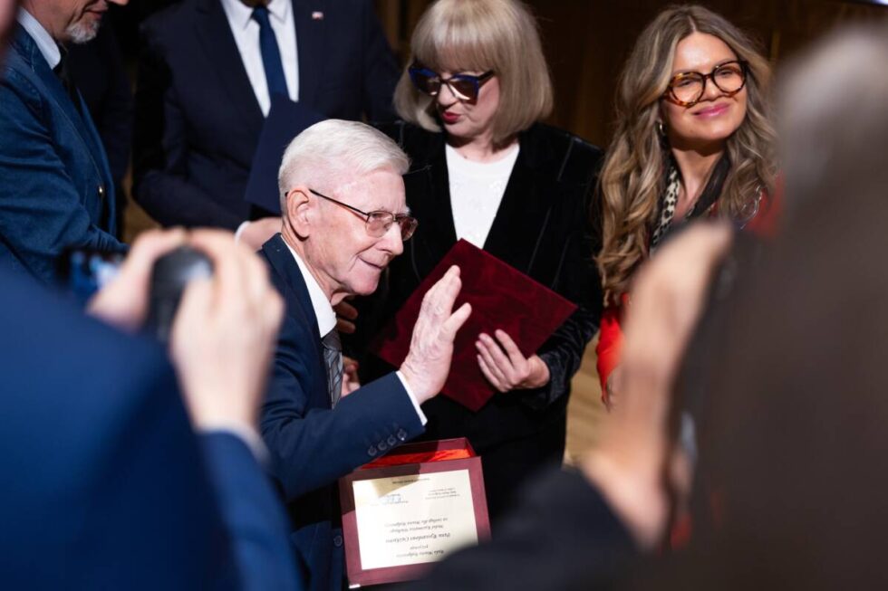 680. urodziny Bydgoszczy. Uroczysta sesja Rady Miasta – życzenia, laury i nagrody: „Unosi się nad nami duch Andrzeja Szwalbego”