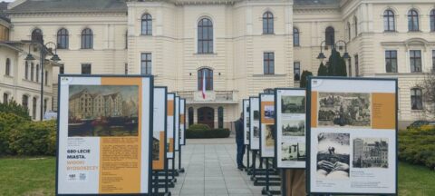 680. urodziny Bydgoszczy. Wystawy na Moście Staromiejskim i Starym Rynku [ZDJĘCIA]