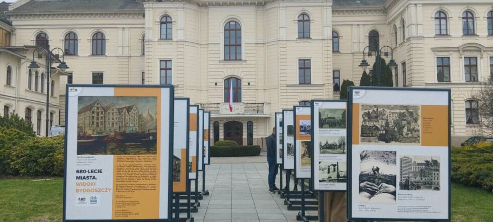 680. urodziny Bydgoszczy. Wystawy na Moście Staromiejskim i Starym Rynku [ZDJĘCIA]