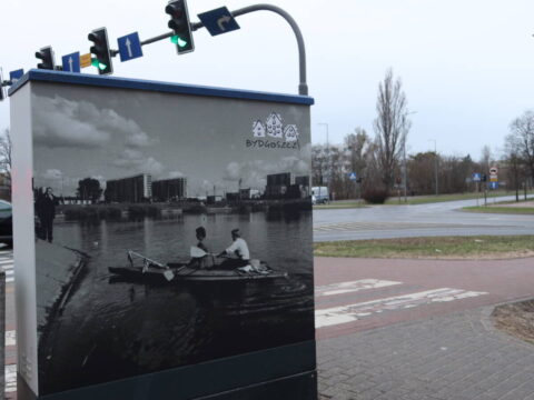 Stare Bartodzieje na skrzynkach energetycznych. Pokazują osiedle z dawnych lat [ZDJĘCIA]