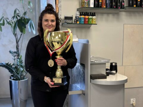 Pompadour na głowie zachwycił. Bydgoszczanka mistrzynią Polski we fryzjerstwie i barberstwie