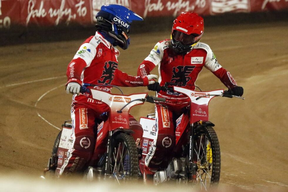 Abramczyk Polonia kontra Wilki Krosno. Najpierw kibice czekali dwie godziny, a potem zdumieni przecierali oczy [ZDJĘCIA]