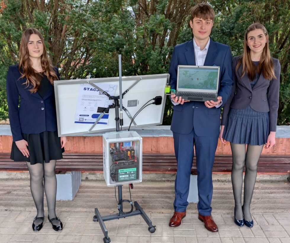 Talenty z bydgoskich szkół. Dwie siostry i ich kolega wymyślili ratunek na kryzysowe sytuacje – wtedy, kiedy nie działa internet i telefon