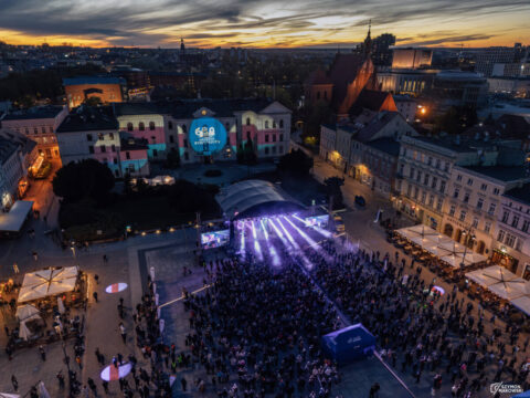 Koncert na 680. urodziny Bydgoszczy. Pawbeats i goście śpiewali na Starym Rynku [ZDJĘCIA]