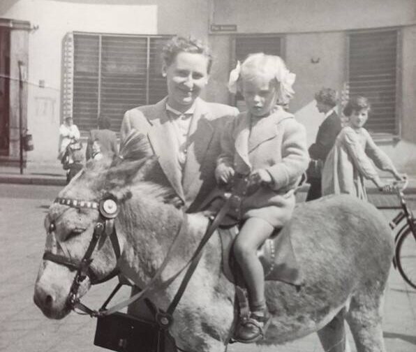 „To ja Elżunia Szefler. Miałam wtedy 4 lata” – bydgoskie wspomnienie dzieciństwa: lajkarze, delikatesy i zapach kawy