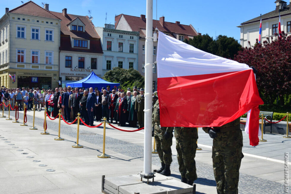 Bydgoszcz w Święto Konstytucji 3 Maja – wojskowa uroczystość na Starym Rynku i majówka w mieście [ZDĘCIA]