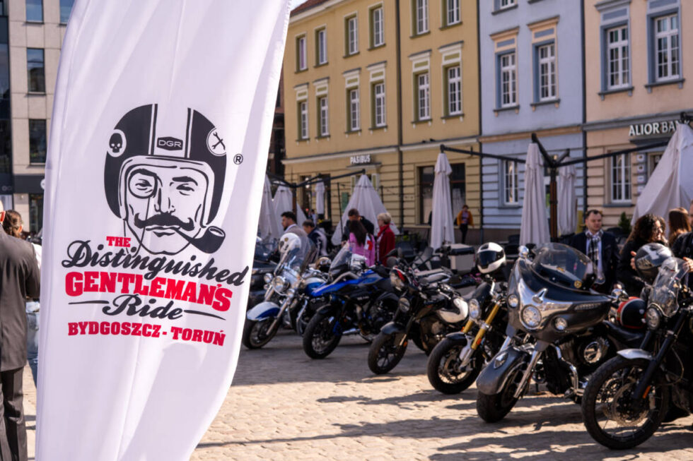 Dżentelmeni na pięknych motocyklach promują zdrowy styl życia i badania wśród mężczyzn