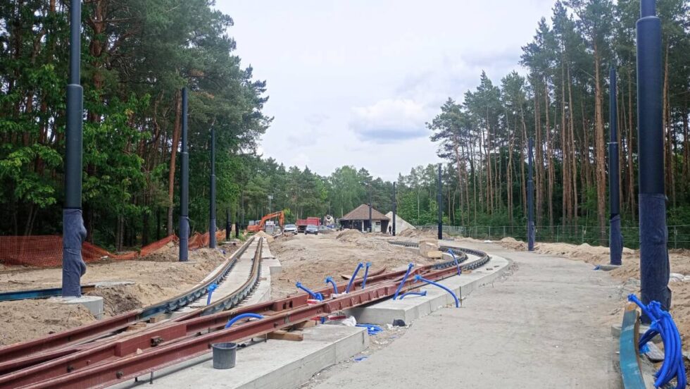 Pętla w Lesie Gdańskim w przebudowie. Trwają prace. Testowanie prototypu wiaty przystankowej z roślinnością na dachu [ZDJĘCIA]