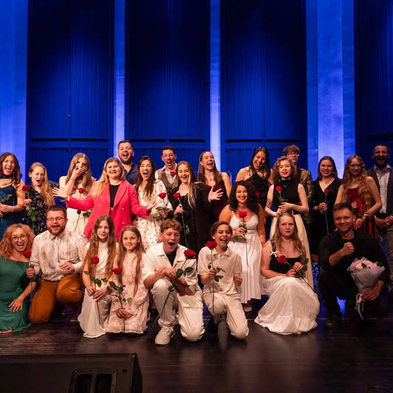 Charytatywny koncert w Teatrze Kameralnym – profesjonaliści i amatorzy z Bydgoskiego Instytutu Głosu