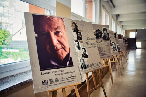 Wystawa „Leonard Pietraszak. Bydgoszczanin z ekranu” ruszyła do szkół [ZDJĘCIA]