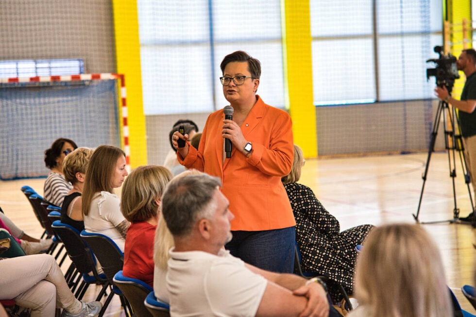Wiceministra edukacji narodowej w Bydgoszczy – zakaz używania telefonów komórkowych w szkole. Co jeszcze zmieni się w oświacie