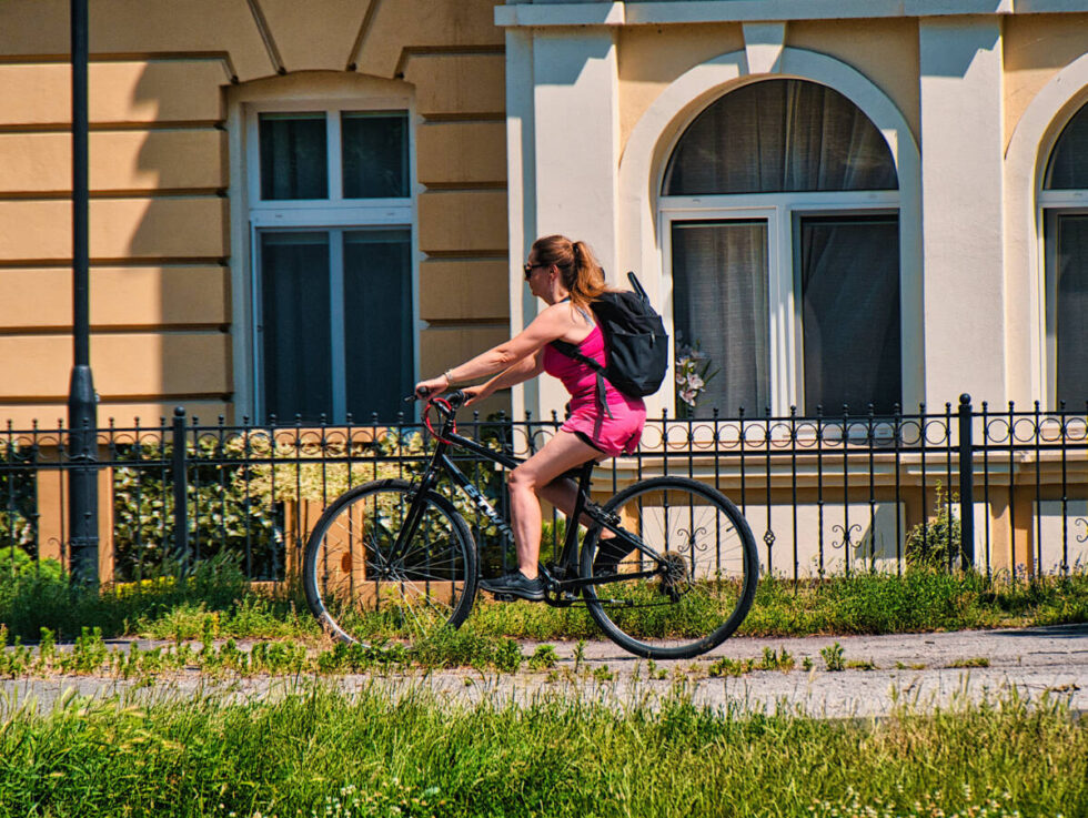 Powstanie trasa rowerowa pomiędzy Śródmieściem a Bartodziejami. Zmiany w projekcie pozwolą zachować 120-letni dąb