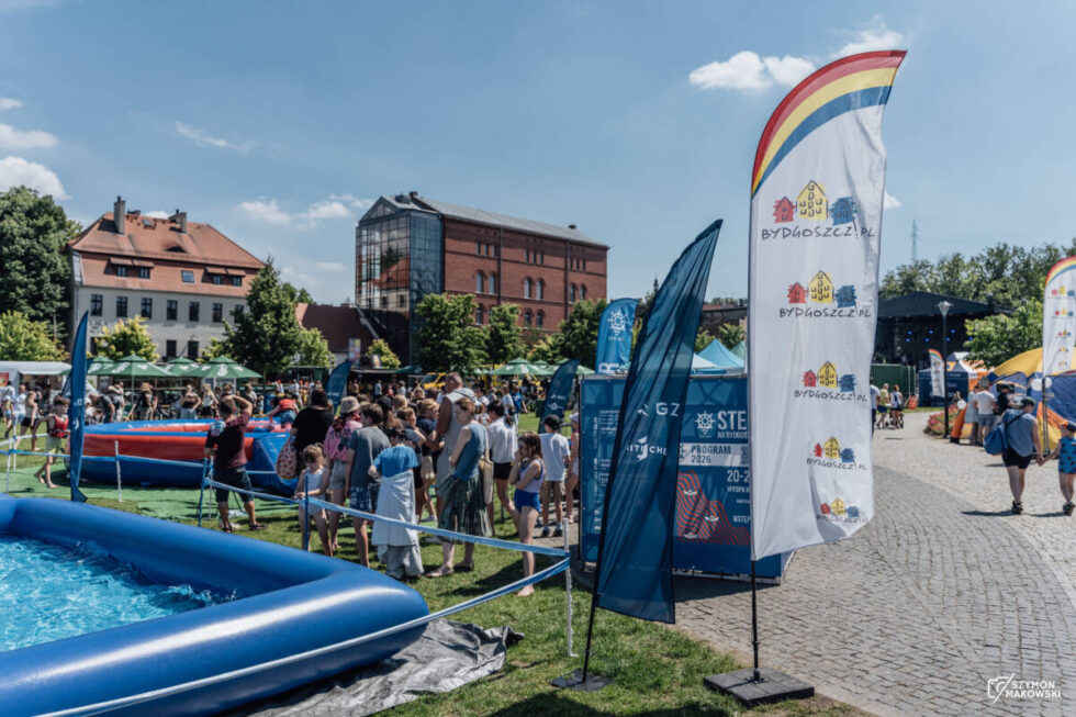 Ster na Bydgoszcz – wodny festiwal w mieście. Pogoda dopisuje, tłumy nad Brdą i Wyspie Młyńskiej [MNÓSTWO ZDJĘĆ]