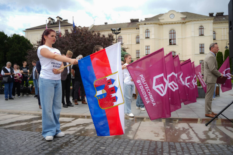 75 lat Politechniki Bydgoskiej. Hejnał, flash-mob i urodzinowy koncert [ZDJĘCIA]