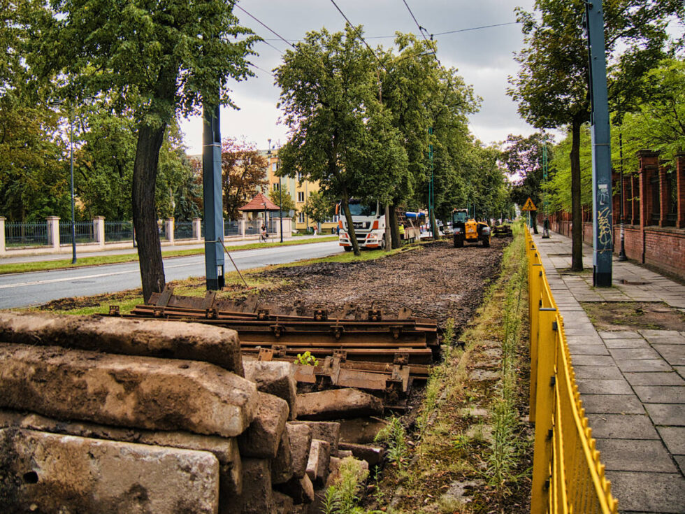 Trwa remont torowiska na ul. Gdańskiej. Prace potrwają do końca roku