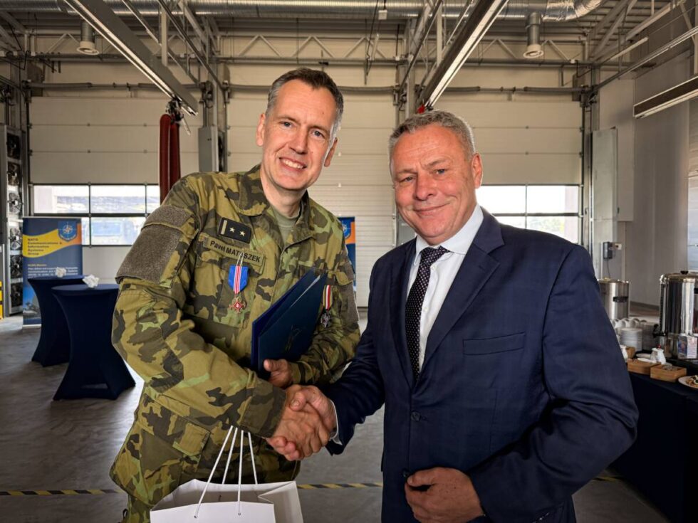 Przekazanie sztandaru i obowiązków dowódcy w 3. Batalionie Łączności NATO