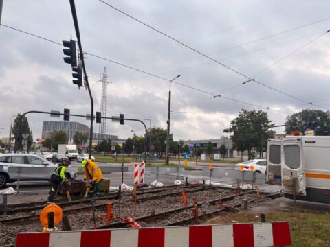 Zmiany dla kierowców na skrzyżowaniu Kamiennej z Gdańską. Z powodu remontu torowiska