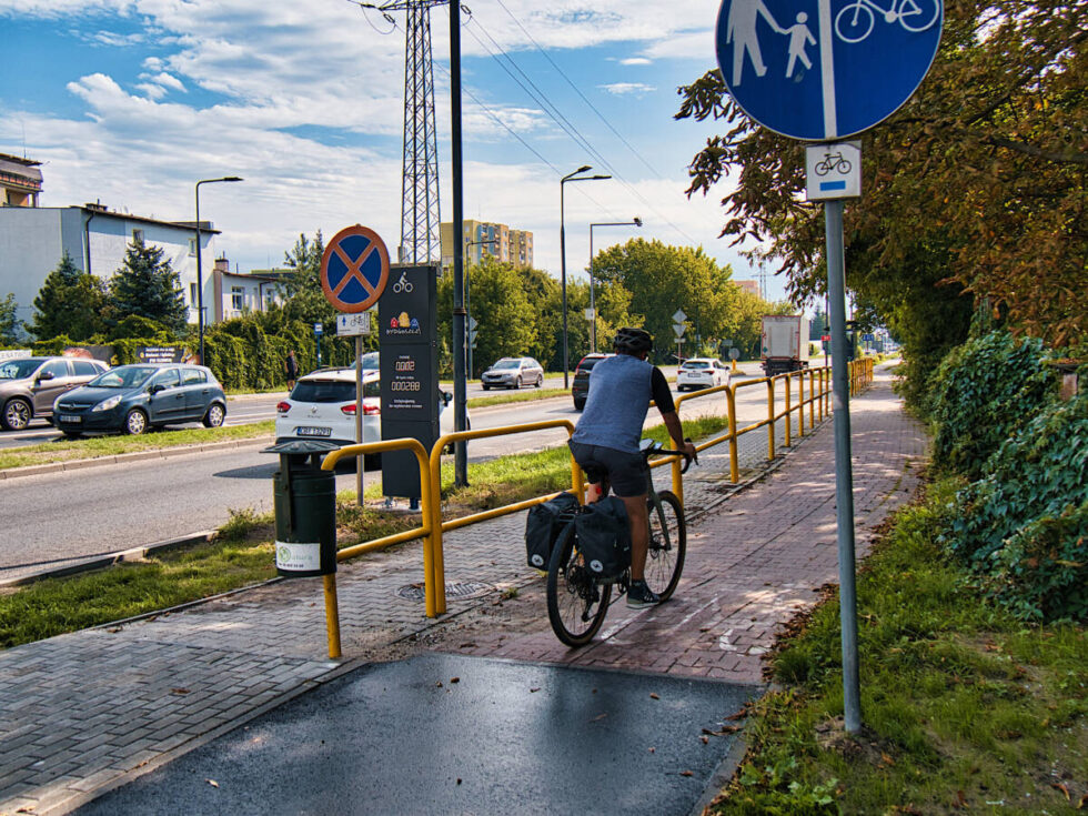 Przy Kamiennej dowiemy się, ilu rowerzystów przejeżdża tam codziennie i w ciągu roku. Stanął licznik cyklistów