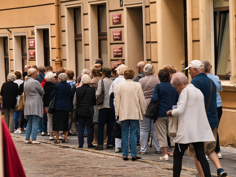 Kolejki do urzędów po wycieku danych. PESEL można zastrzec bez wychodzenia z domu