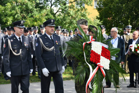 Bydgoszczanie uczcili pamięć o lotnikach. Uroczystości przy Pomniku Lotników Polskich na Błoniu [ZDJĘCIA]