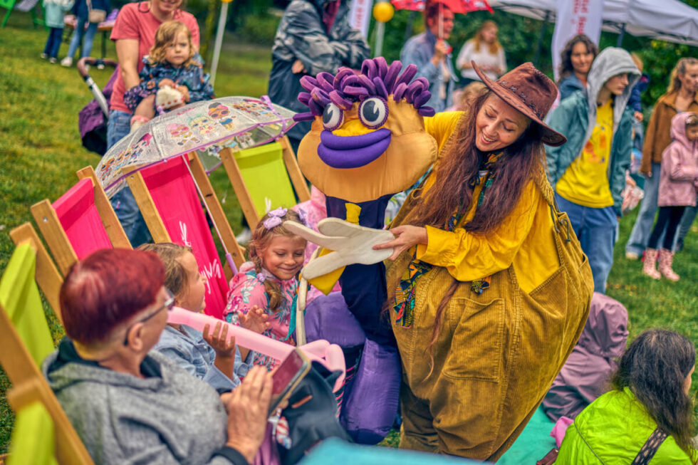 Pozytywka bawi i uczy w Bydgoszczy. Kolorowy festiwal światła, cyrku, teatru i ognia już się zaczyna [PROGRAM POZYTYWKI]