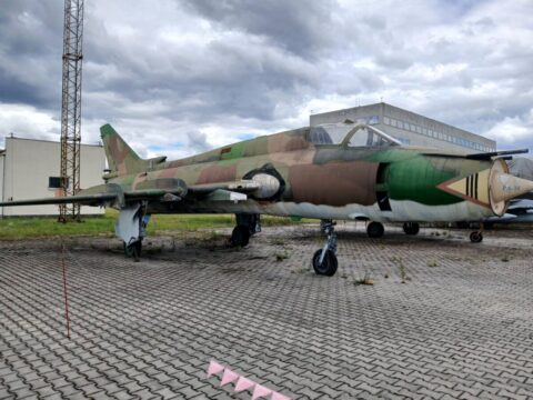 Niespełna 37 tysięcy złotych za myśliwsko-bombowy SU-22. Takie są ceny w przetargu ogłoszonym przez Wojskowe Zakłady Lotnicze nr 2 w Bydgoszczy