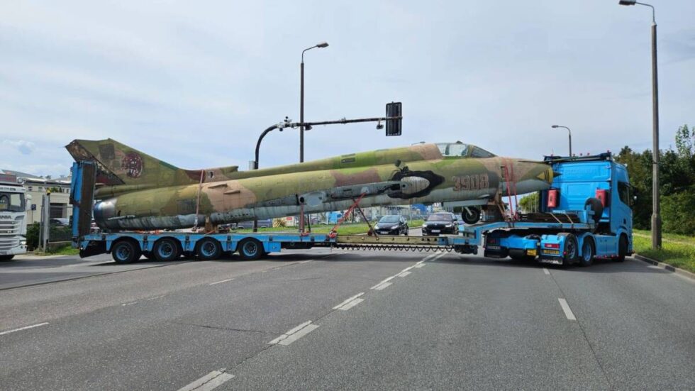 Su-22 wyjechał z Bydgoszczy. Wojskowe Zakłady Lotnicze nr 2 pożegnały z sentymentem: To dla nas wyjątkowy moment
