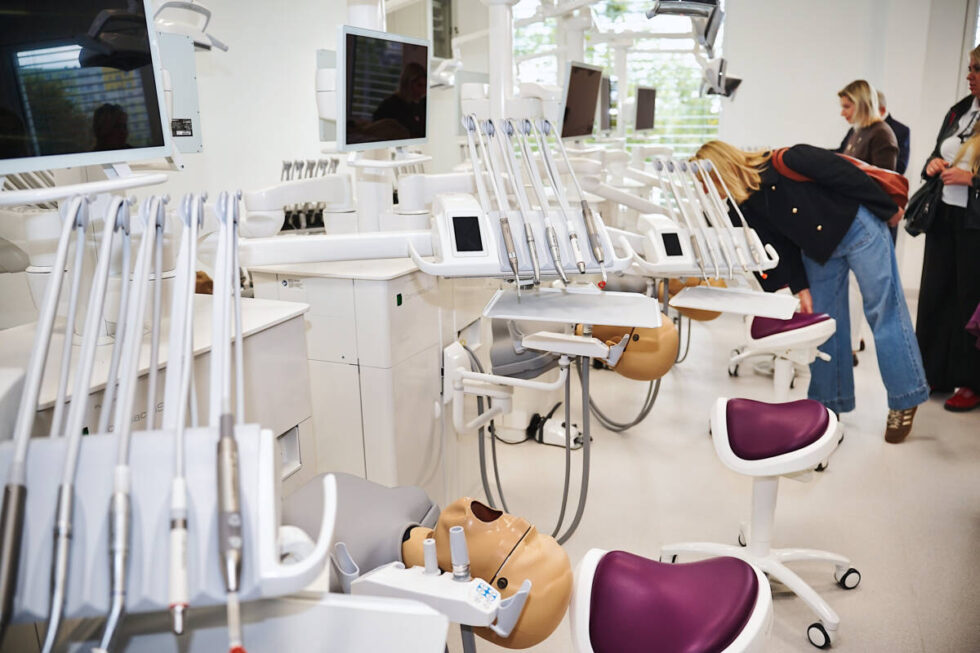 Nowoczesne Centrum Stomatologii Collegium Medicum już przyciąga przyszłych dentystów. Rozwija się akademicka Bydgoszcz [ZDJĘCIA]