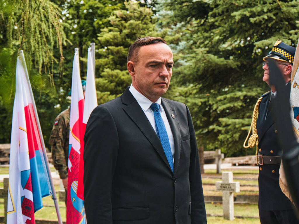 Złożenie kwiatów na Cmentarzu Bohaterów Bydgoszczy