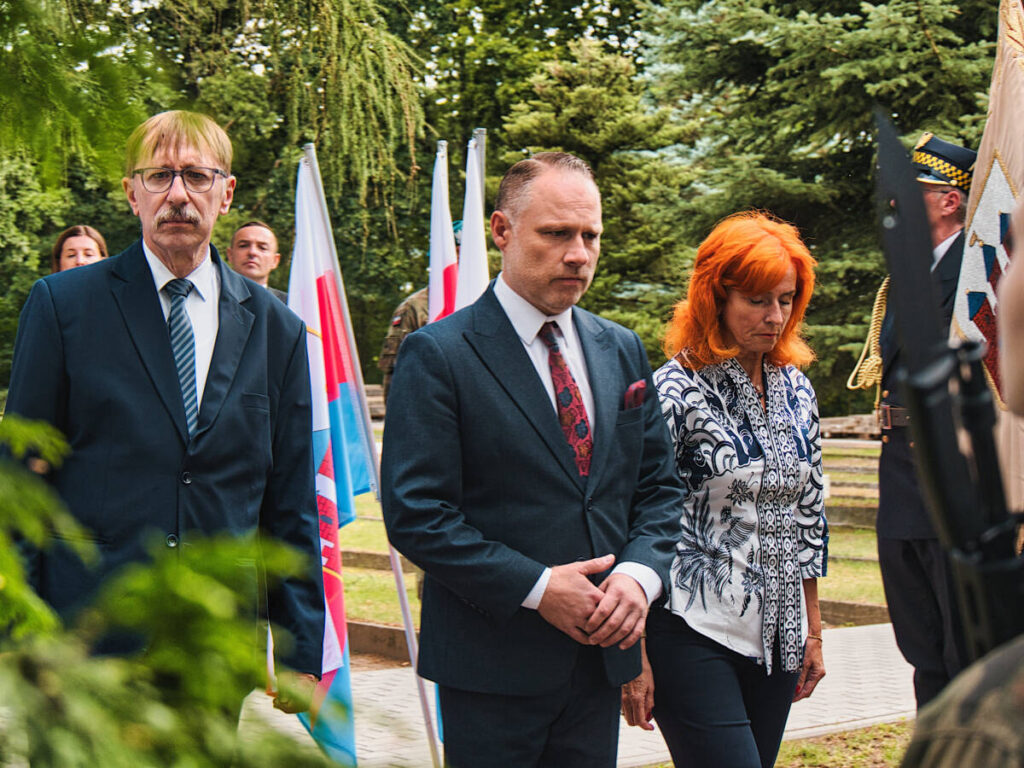 Złożenie kwiatów na Cmentarzu Bohaterów Bydgoszczy