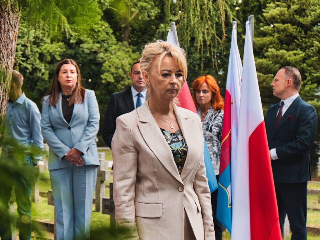 Złożenie kwiatów na Cmentarzu Bohaterów Bydgoszczy