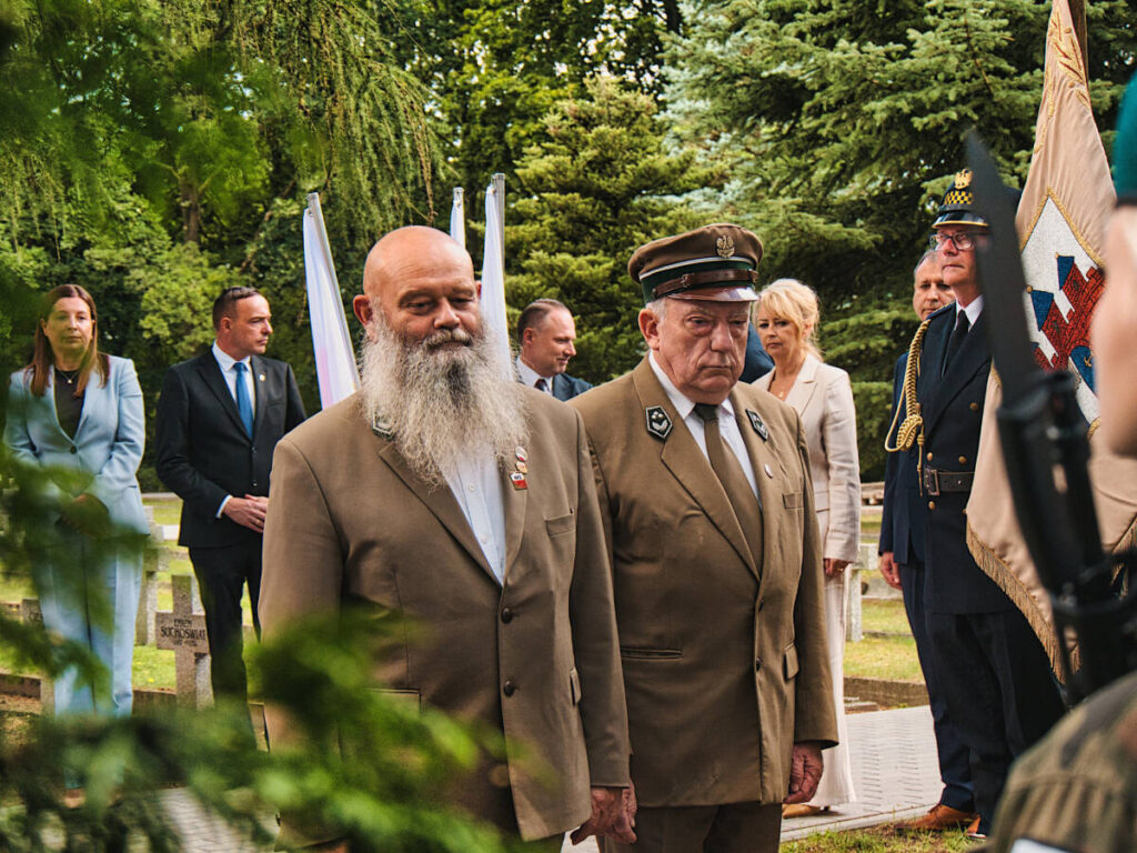 Złożenie kwiatów na Cmentarzu Bohaterów Bydgoszczy
