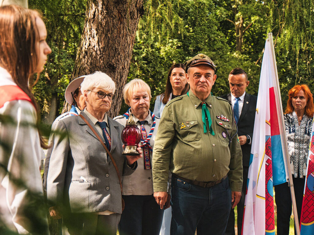 Złożenie kwiatów na Cmentarzu Bohaterów Bydgoszczy