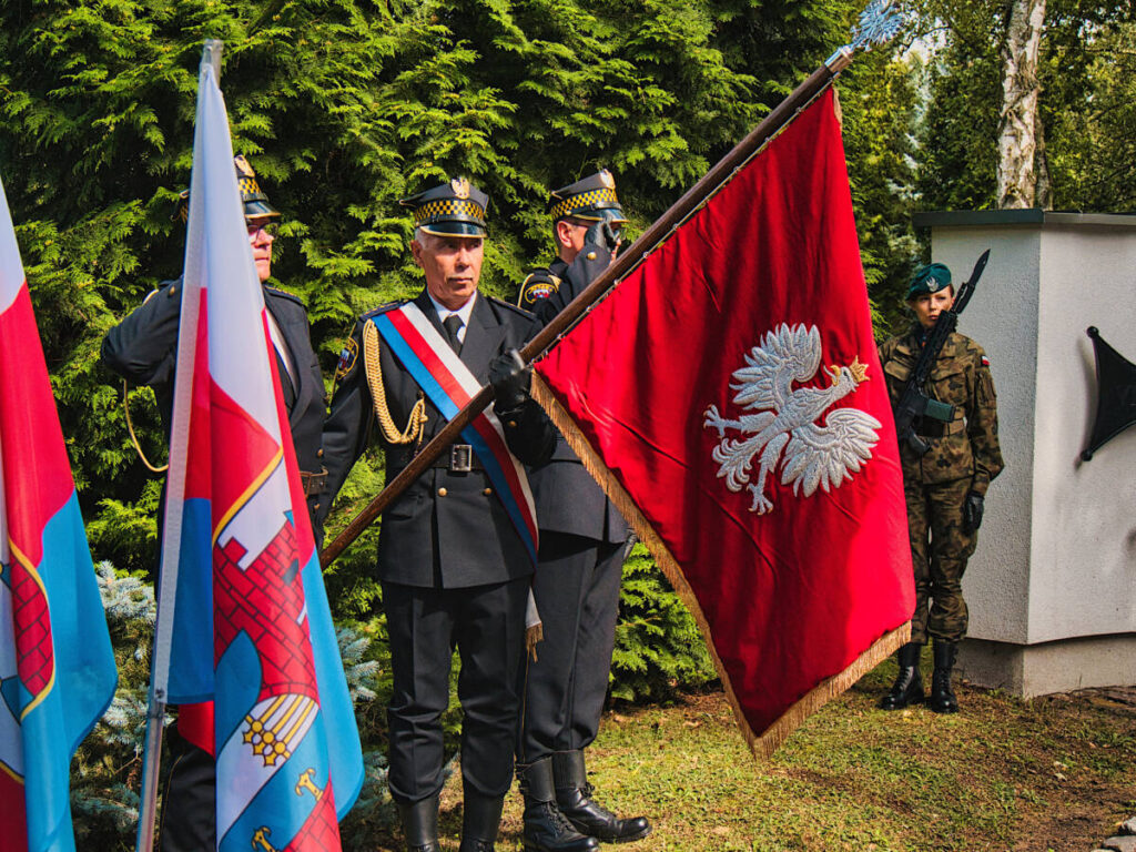 Złożenie kwiatów na Cmentarzu Bohaterów Bydgoszczy