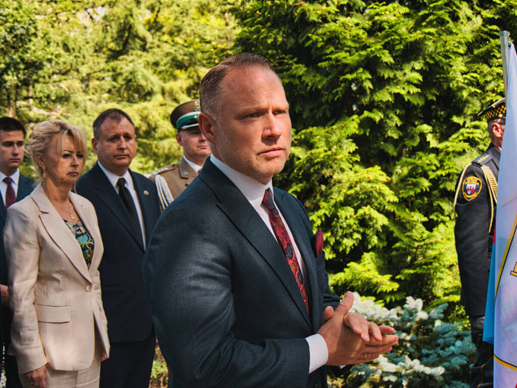 Złożenie kwiatów na Cmentarzu Bohaterów Bydgoszczy